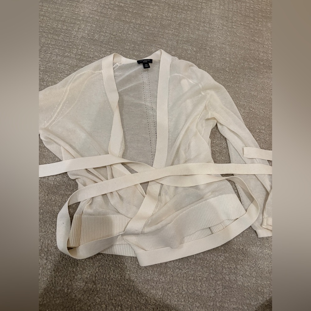 ANN TAYLOR CARGIAN | SIZE PETITE M | CREAM COLOR | PERFECT CONDITION!!!